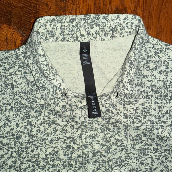 Lululemon Commision Long Sleeve Shirt in Green Fern / Smoked Spruce - Picture 3 of 15